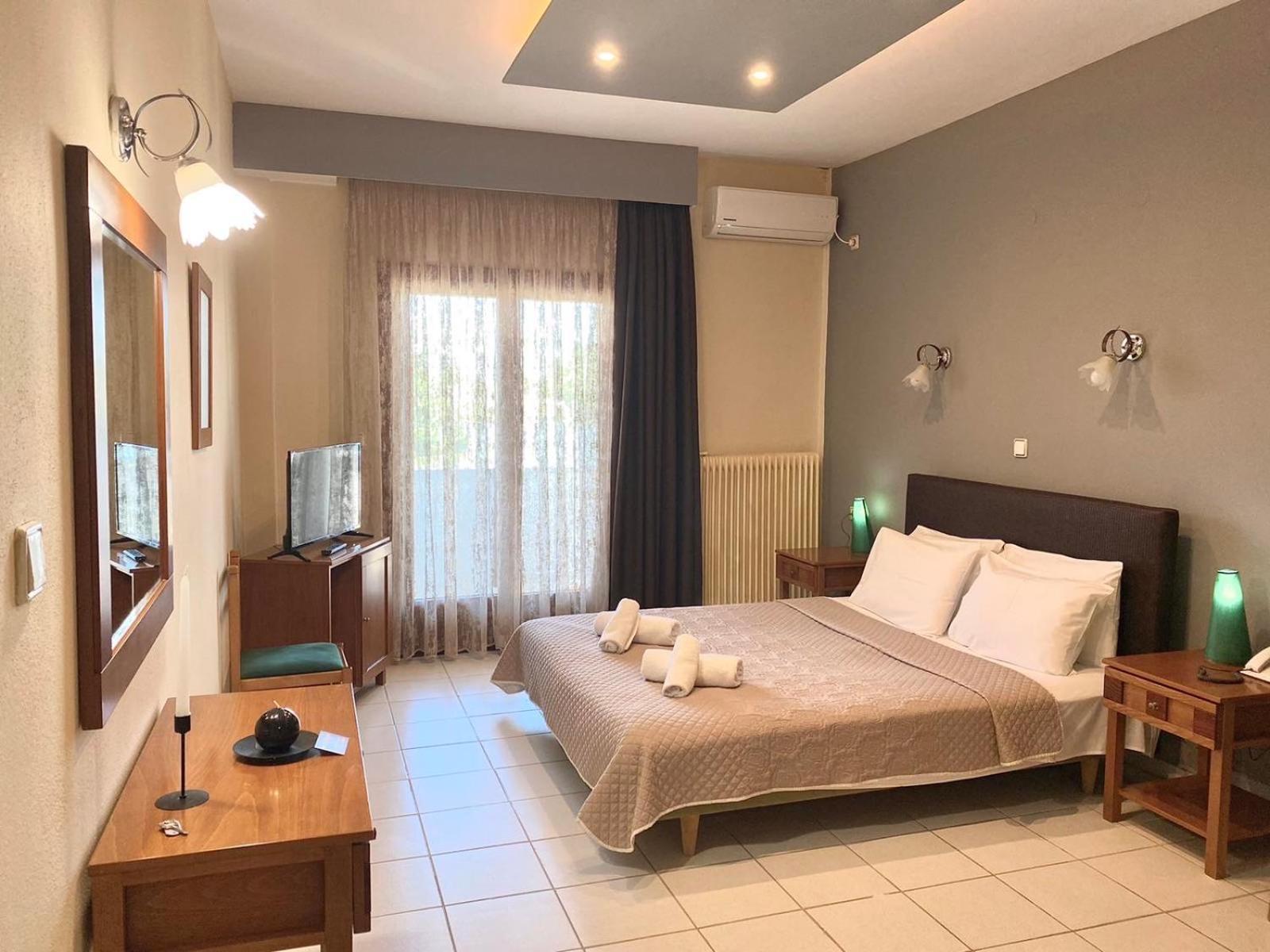 Thrassa Hotel Tycheron Экстерьер фото