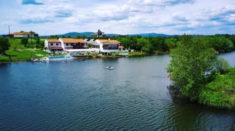 Thrassa Hotel Tycheron Экстерьер фото