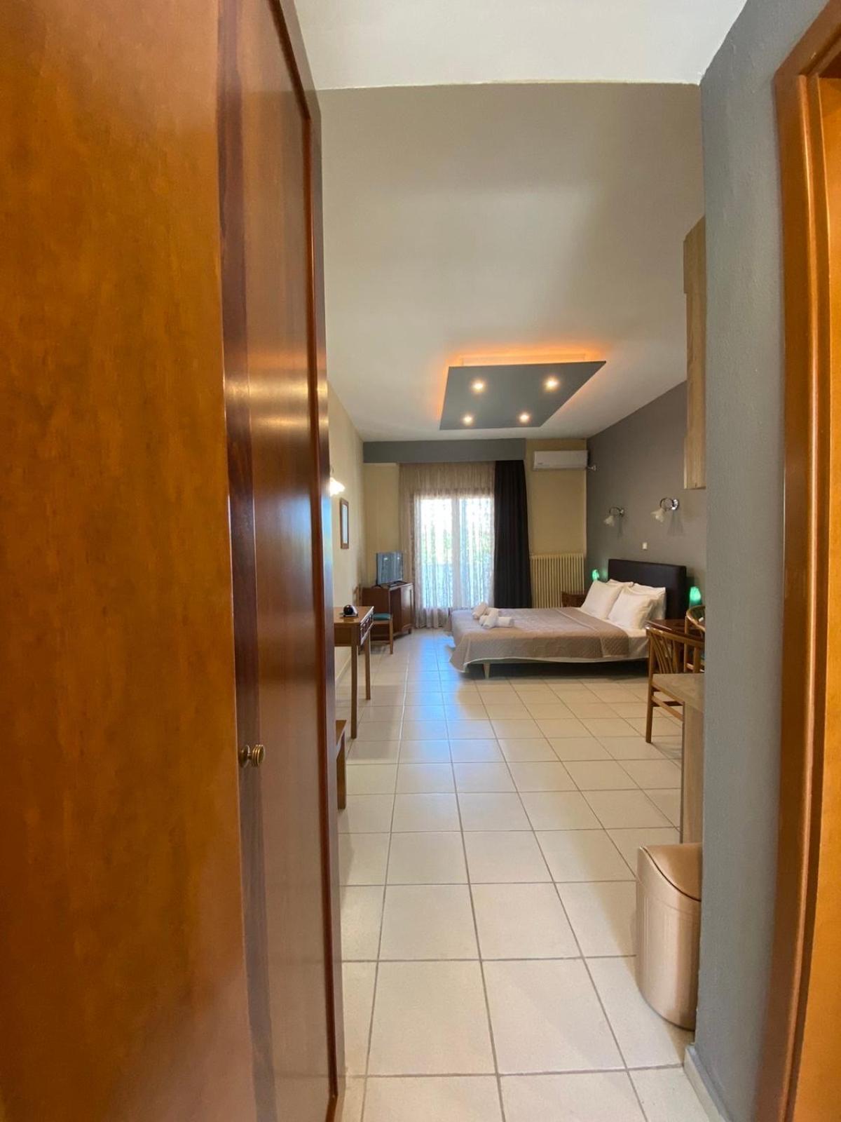 Thrassa Hotel Tycheron Экстерьер фото