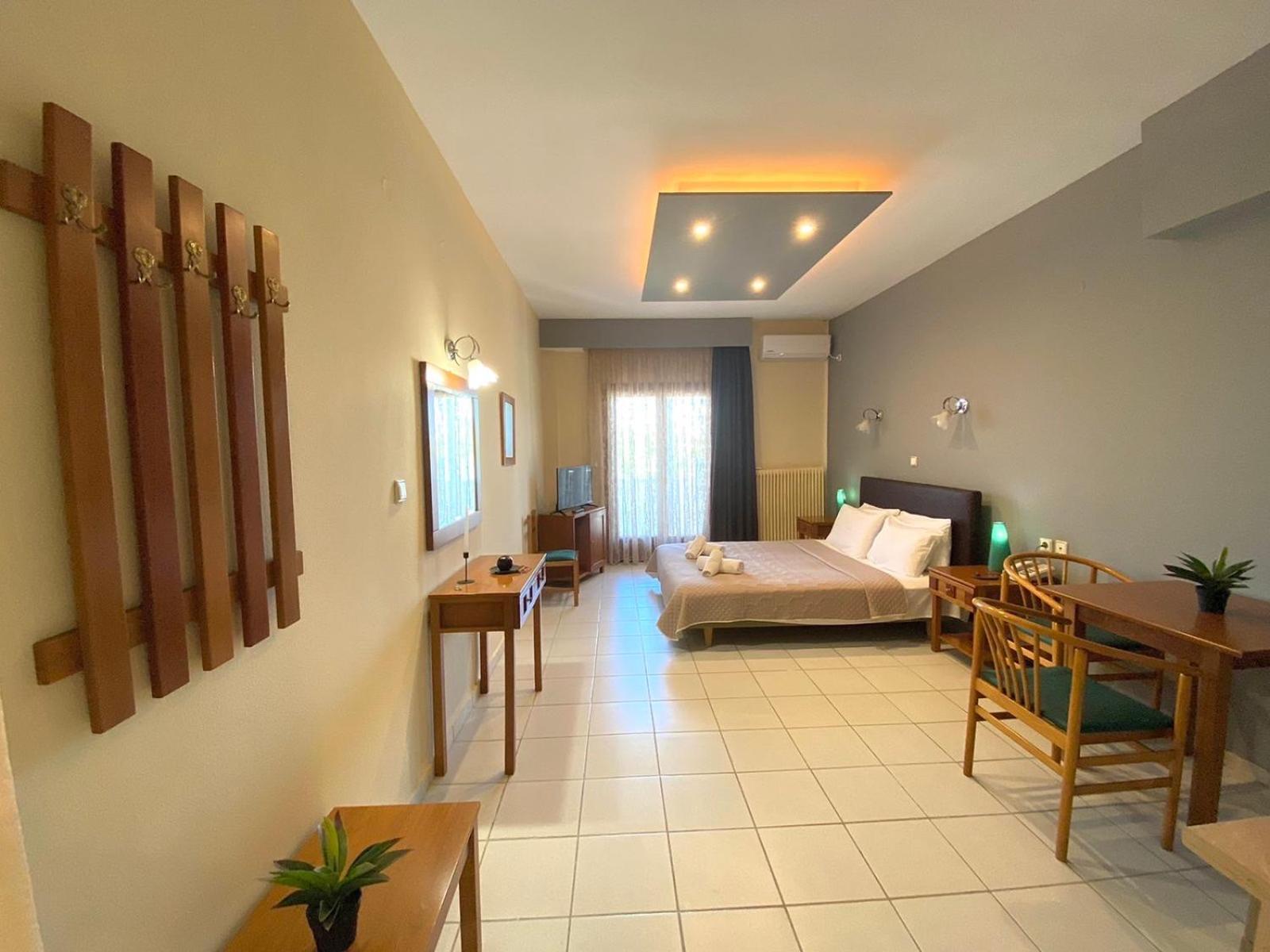 Thrassa Hotel Tycheron Экстерьер фото